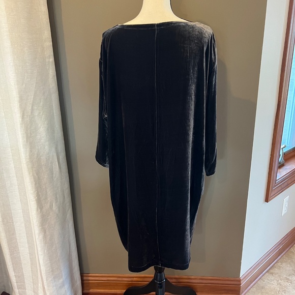 Eileen Fisher Charcoal Gray Silk Blend Velvet Dress, Pockets, Size Large - Picture 4 of 12